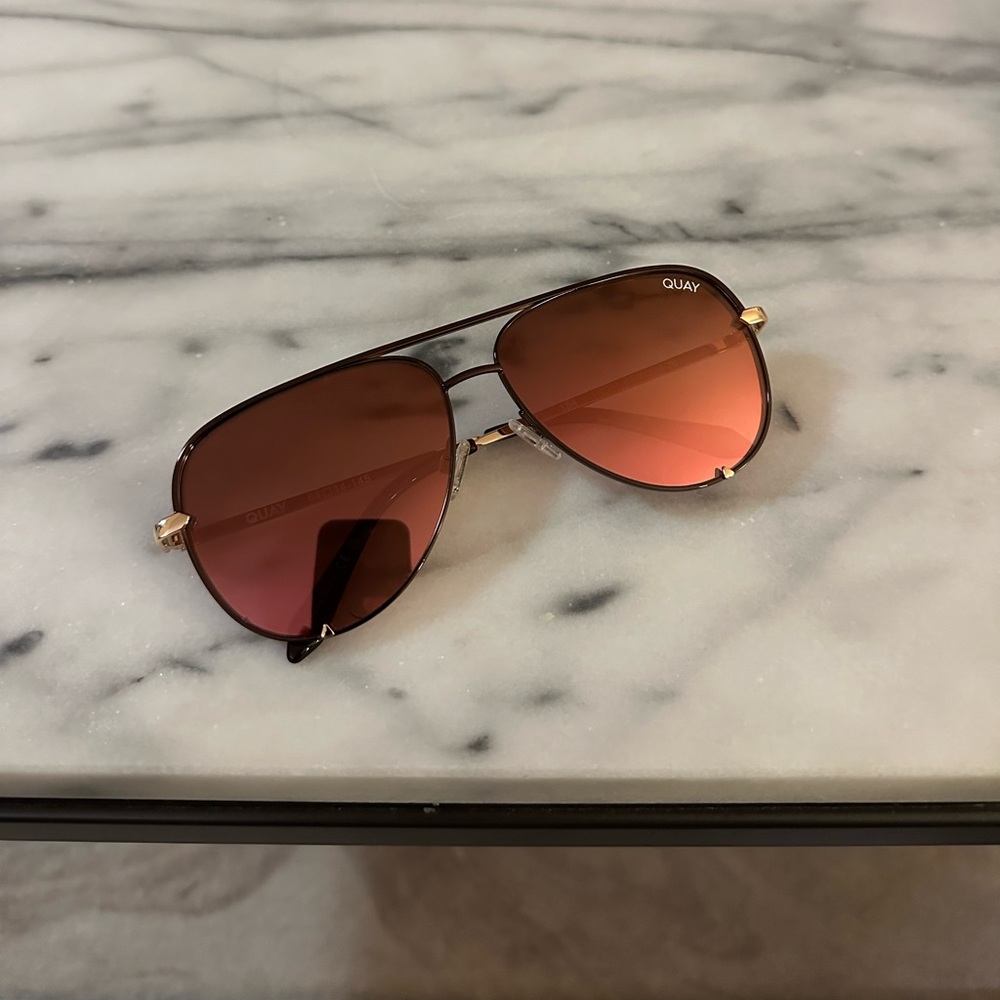 Never worn quay sunglasses